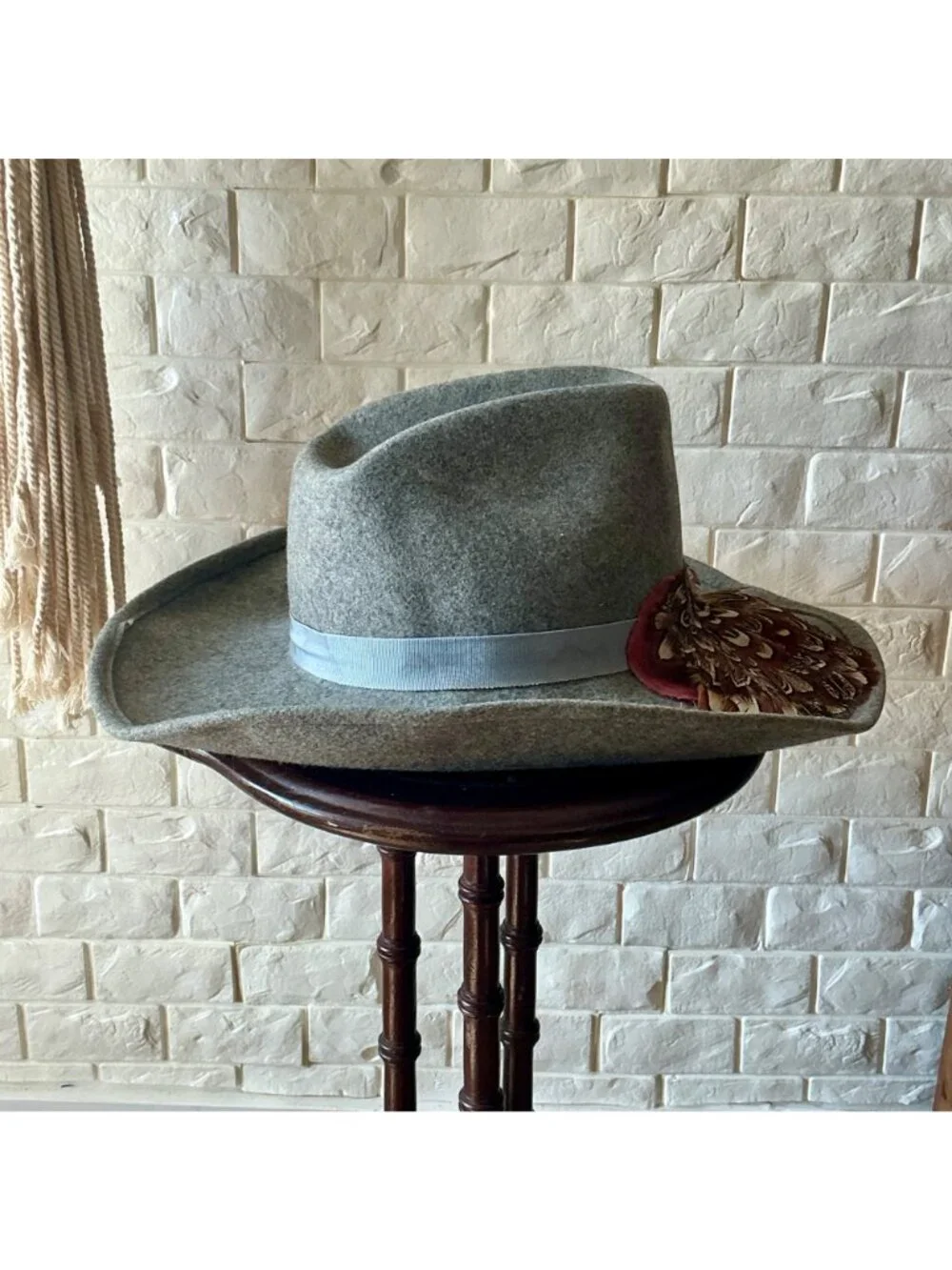 Vintage Peachfelt Grey Felt Hat Gold-Tone Horse Head Emblem + Pheasant Feather - Picture 9 of 12